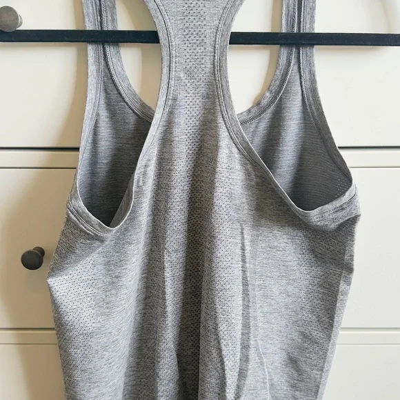 Lululemon Athletica Fitted Gray Tank Top | Size 8 - Picture 3 of 4